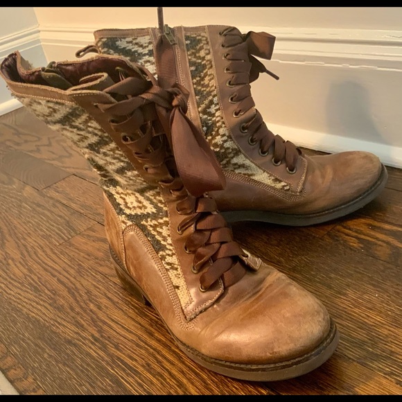 Brown size 8 boots - Picture 3 of 5